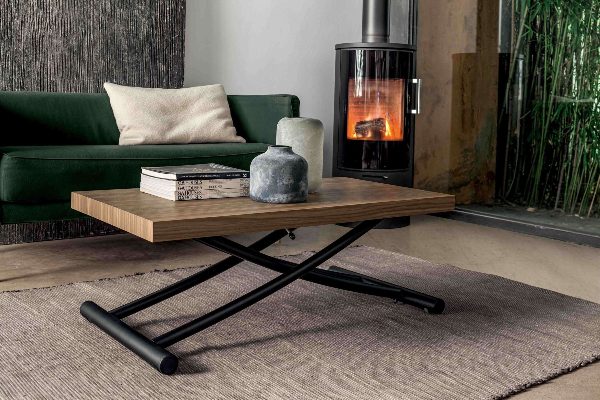 Altacom Geniale salongbord som blir spisebord — moderne stue med sofa og peis